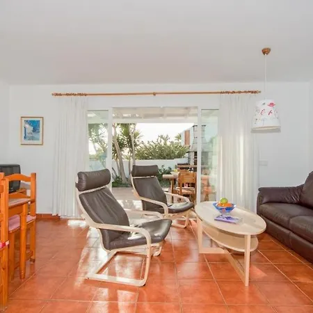 Вилла Puerto Del Carmen Sleeps 6 Pool Wifi